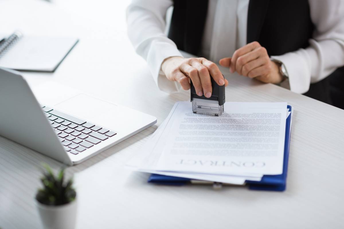 Tampons encreurs : l&rsquo;art français de marquer votre identité