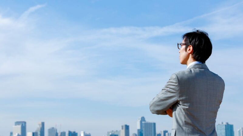 Alec henry serait à la tête d’une fortune de plusieurs millions d’euros ?