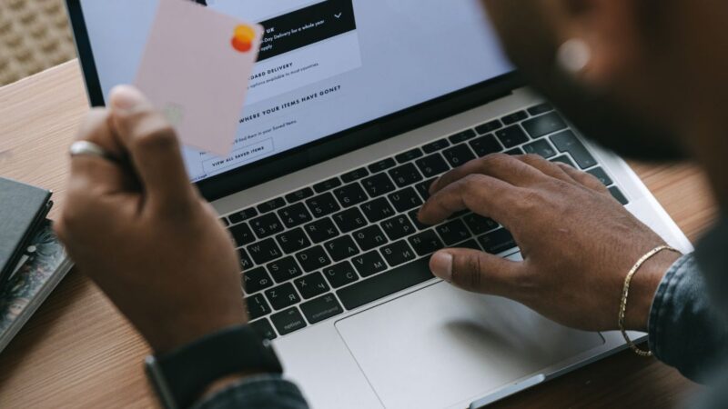 Qui est derrière InfinityFree et son hébergement gratuit ?