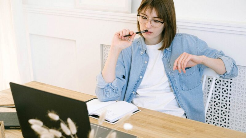 Comment améliorer le taux de conversion d’une page sans refaire tout le design ?